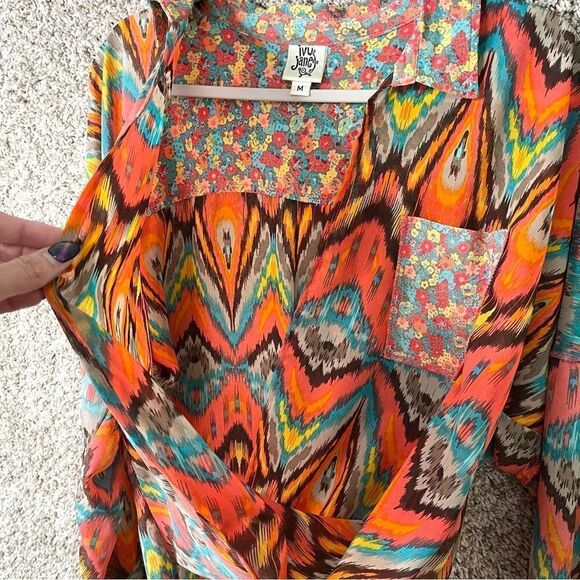 Ivy Jane Top Women’s Medium Floral and Aztec Patterned Pocket Wrap Blouse - Picture 5 of 9
